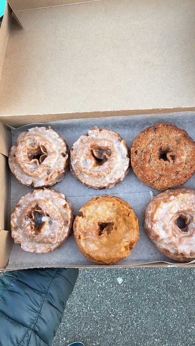 Quite possibly the best vegan cake donut I’ve ever had at @newmoondonuts in Candler, NC! 🧡🍩🧡

Just a short trip from downtown Asheville (15 minutes), they have a cute donut bus parked at a technical school and were serving a few flavors but each one was amazing. They were crisp on the outside, soft on the inside, just enough glaze and melted in your mouth. You have to visit them in you’re ever in the area. It’s hard to find a legit vegan cake donut often and these were spectacular in my opinion.