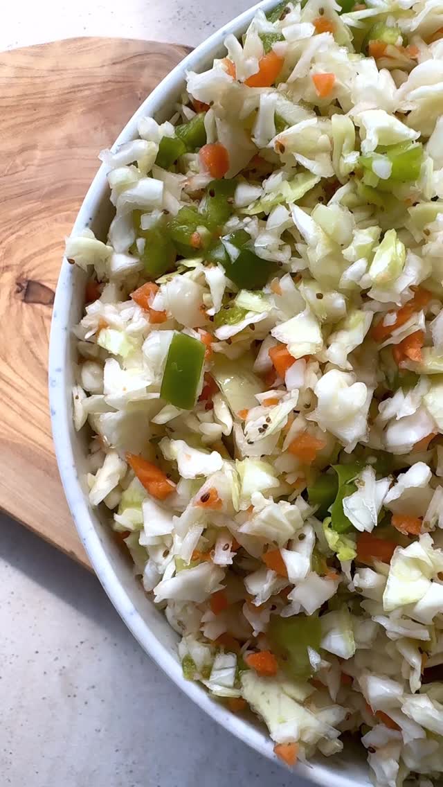 This pepper cabbage slaw is pure Pennsylvania Dutch nostalgia 🥬✨ Sweet, tangy, and crisp, it’s the kind that tastes even better the next day.

👉 Comment “RECIPE” if you want it!
